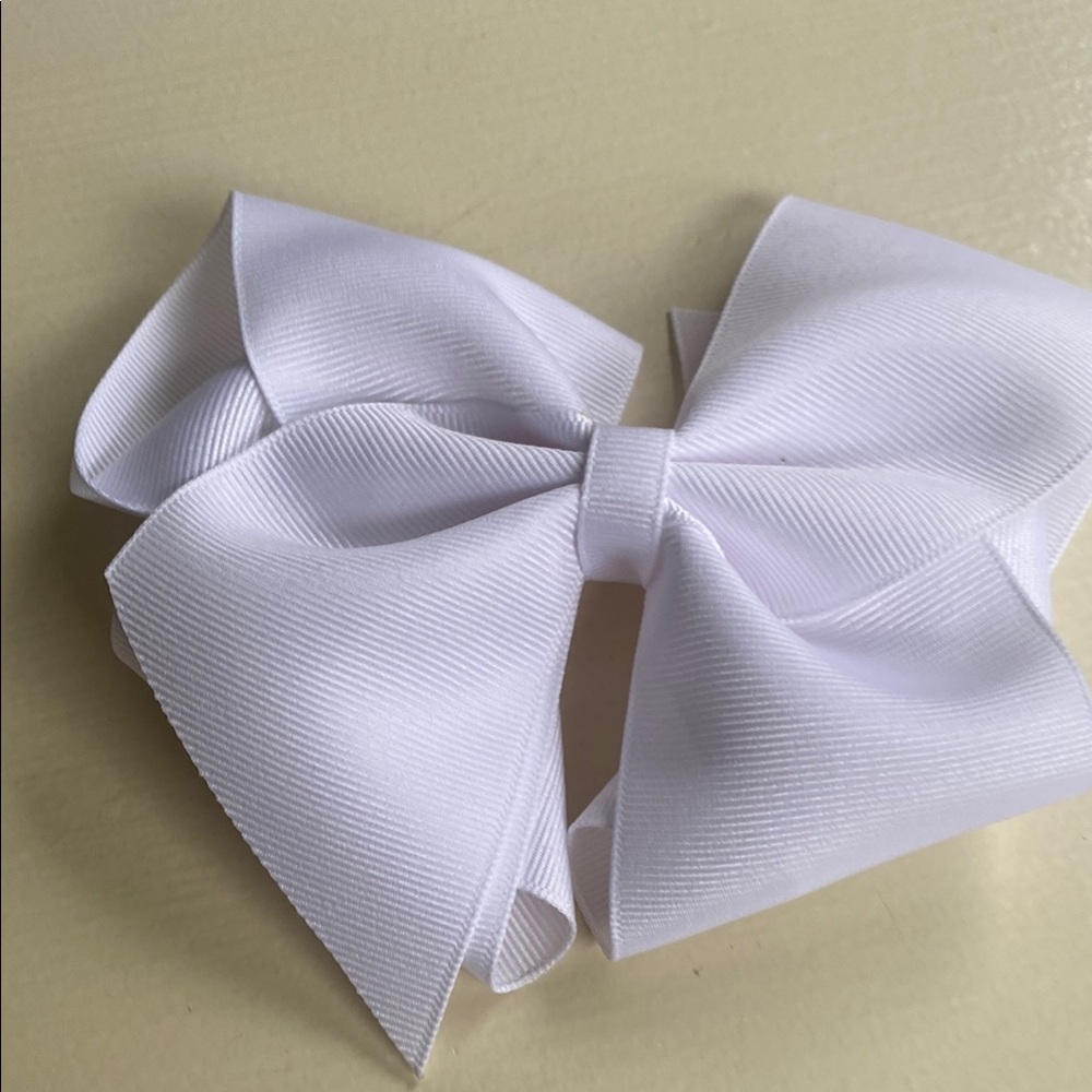White hair bow